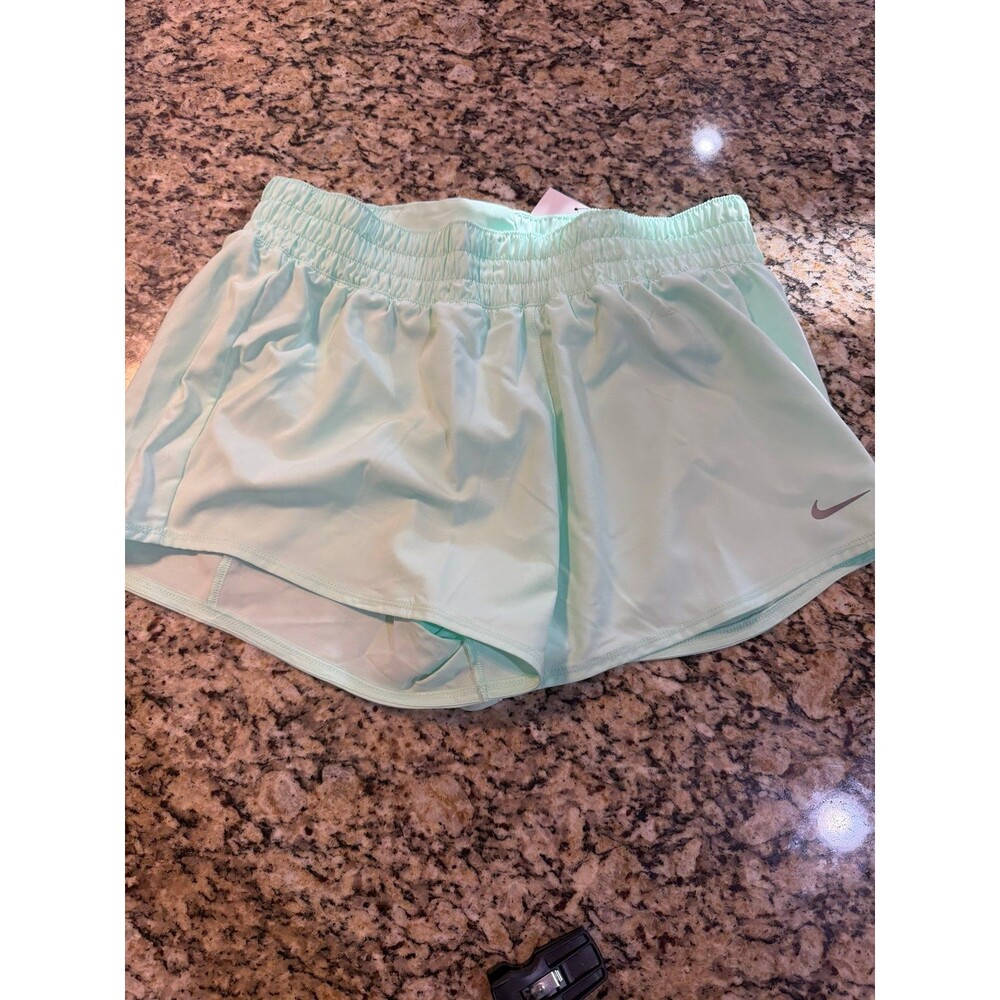 Women’s nike shorts size medium
